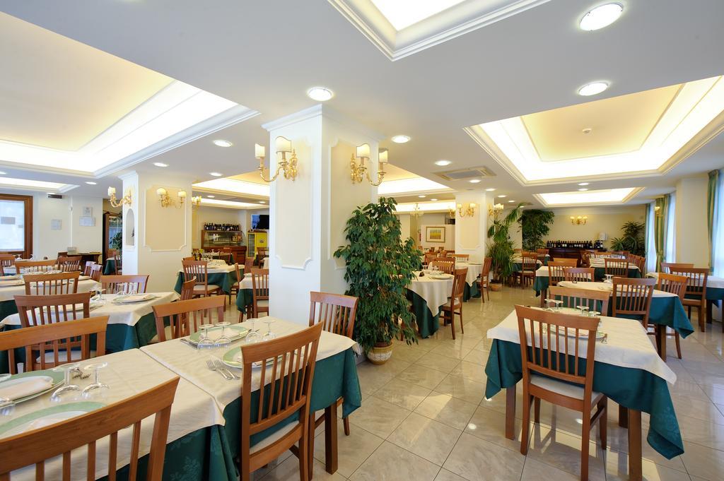 Hotel Benessere Villa Fiorita Colfiorito Exterior photo