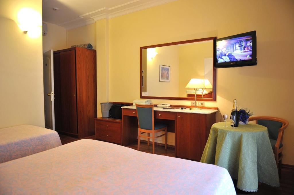 Hotel Benessere Villa Fiorita Colfiorito Exterior photo